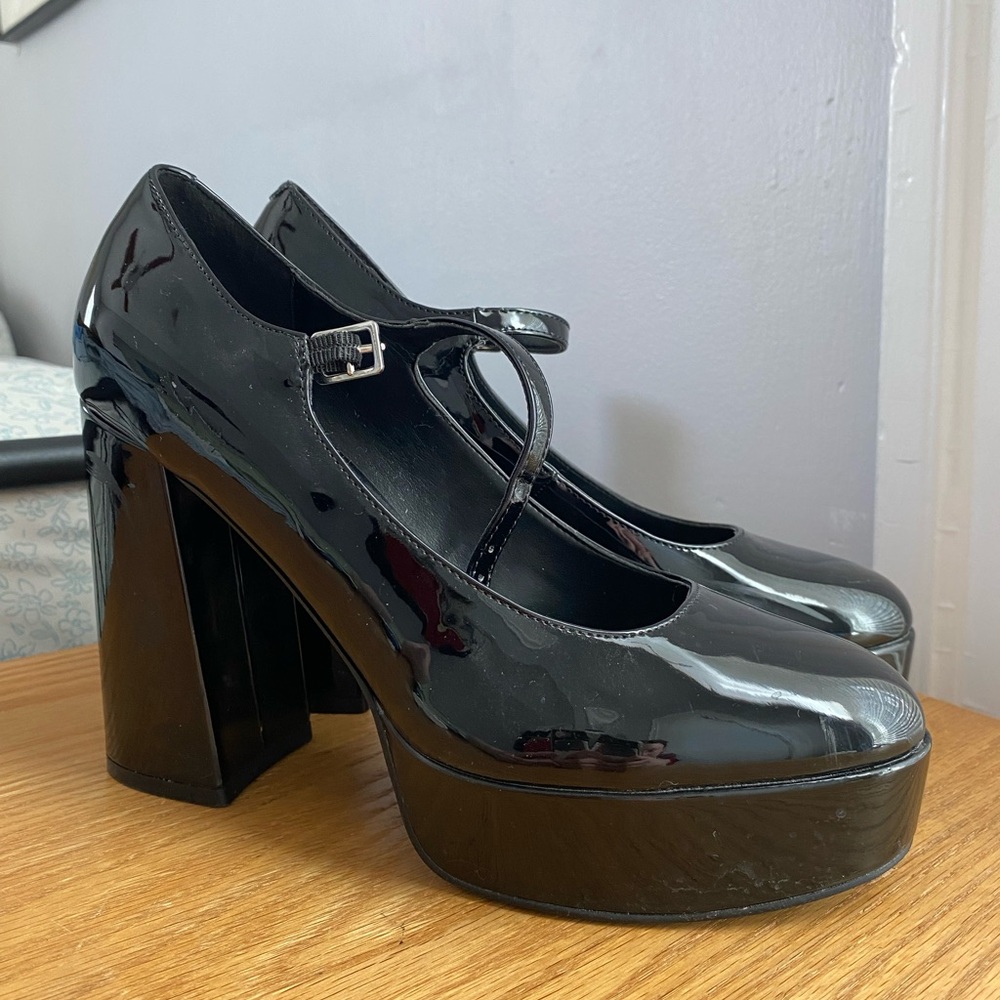 Nine West Mary Jane pumps